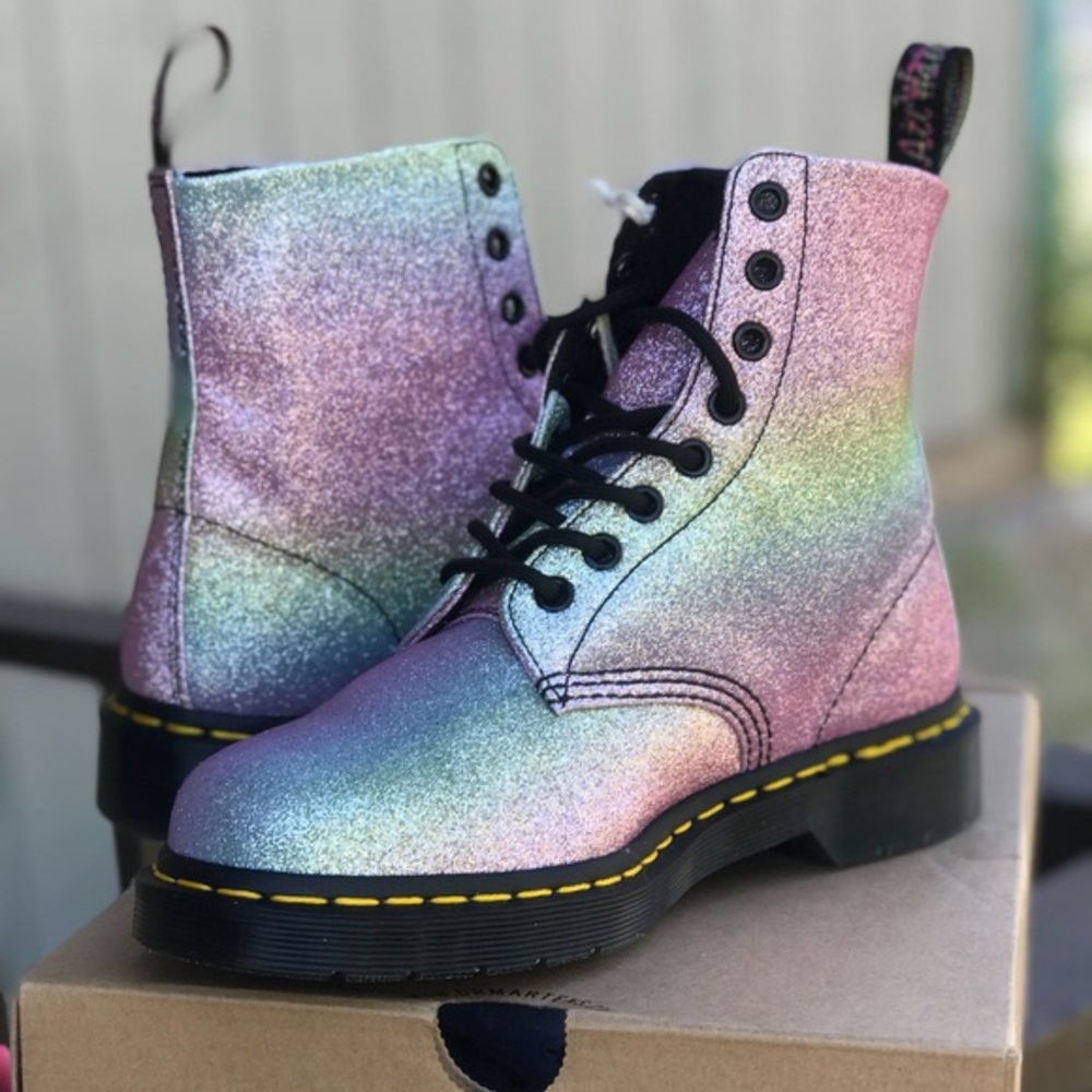 💕✨Dr Martens Rainbow Glitter Iridescent size 6✨💕